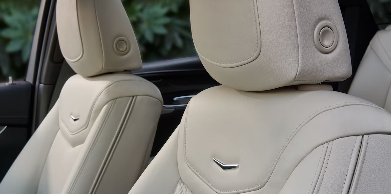 New 2024 Cadillac XT5 Interior
